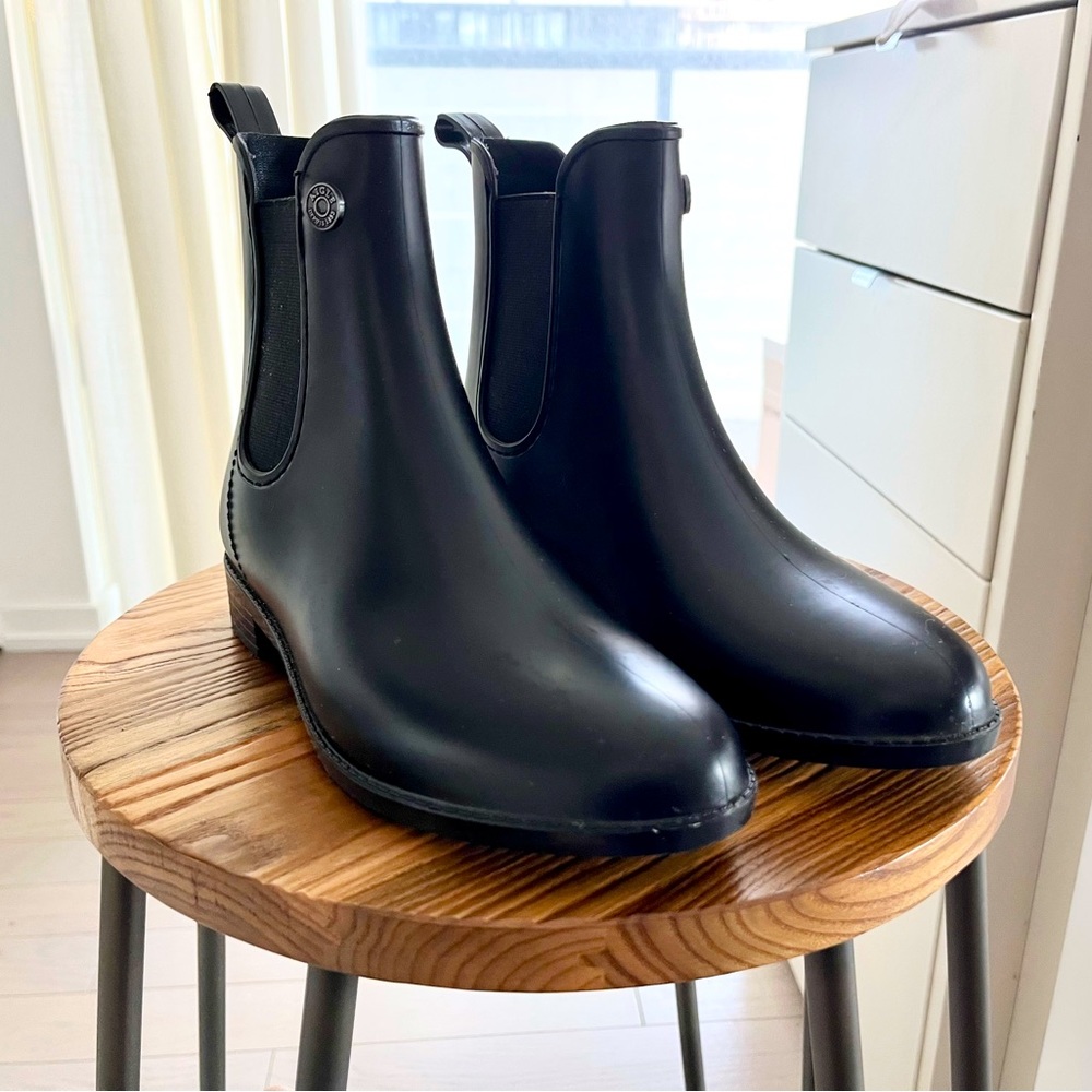 AIGLE waterproof chelsea boots